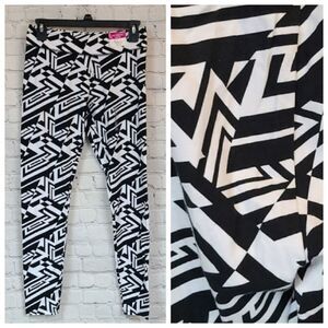 NWT Flirtitude Active Full Length Wide Waistband Yoga Legging Black White Print